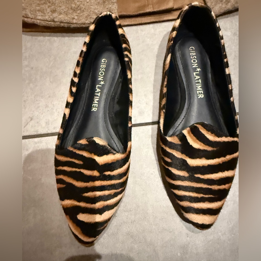 Gibson & Latimer Genuine Calf Hair Pointed Toe
Flats - Animal Print
Size 6.5